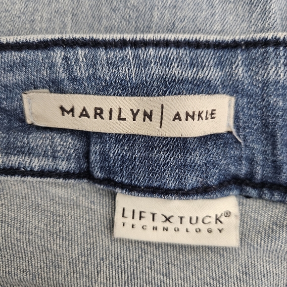 NYDJ Marilyn Ankle Jeans Star Embroidered Lift Tuck High Rise Denim 18W - Picture 8 of 11